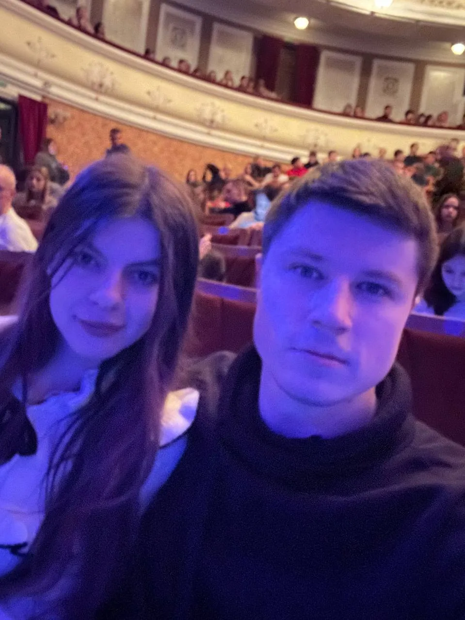 Как часто ходите в театры?

❤️ - частенько 
👍- редко
💔 - не хожу