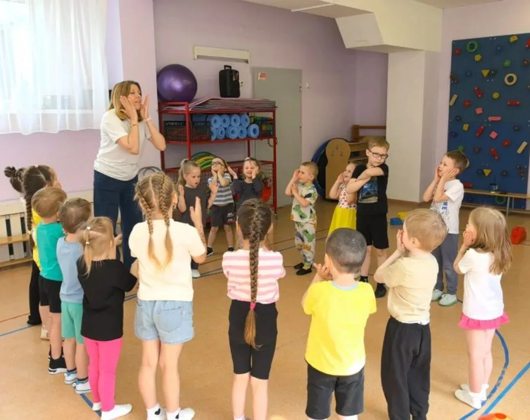 🐻 Путешествие в сказку «Колобок»! Наши малыши снова в гостях у сказки! 🍯
В рамках проекта "Подвижн