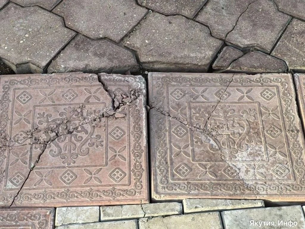 🚫 Плитка трескается и разваливается спустя полгода после ремонта на площади  Орджоникидзе  Новая пли