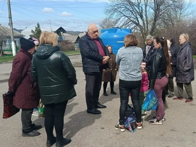 7 встреч за месяц: специалисты "Вода Донбасса" продолжают информировать жителей  👥В апреле сотрудник