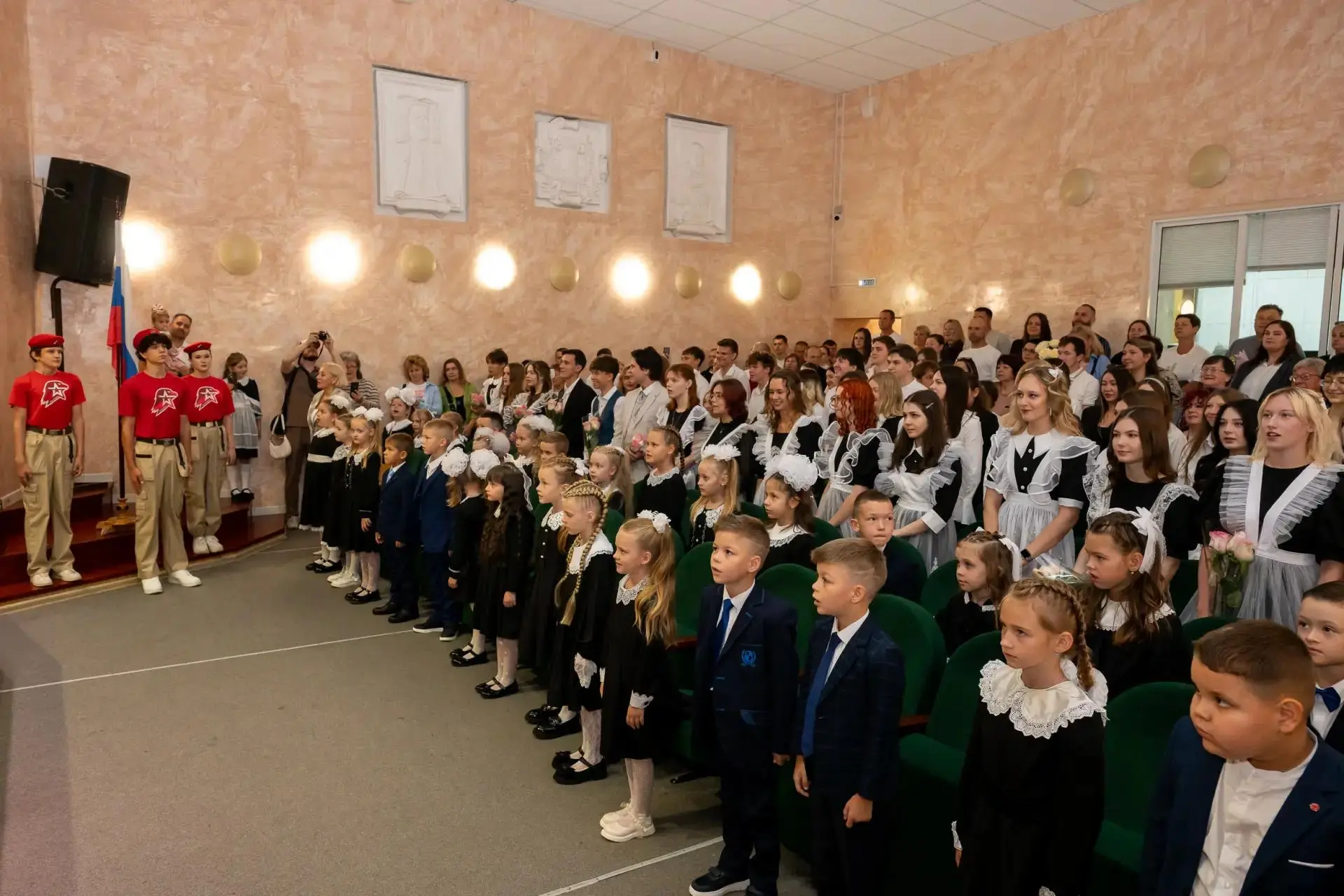 🔔В гимназии «Школа искусств» им. А.А. Цветкова прозвенел первый звонок для 32 первокла...