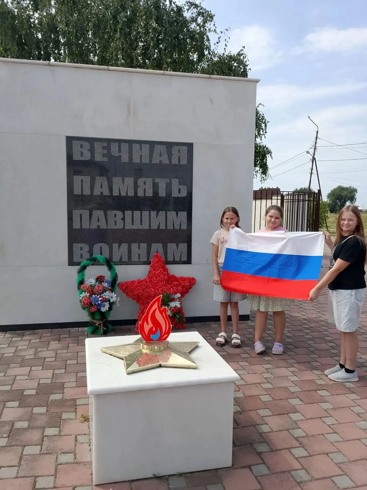 22 августа участники ансамбля "Домисолька" приняли участие во флешмобе посвященном Дню ...