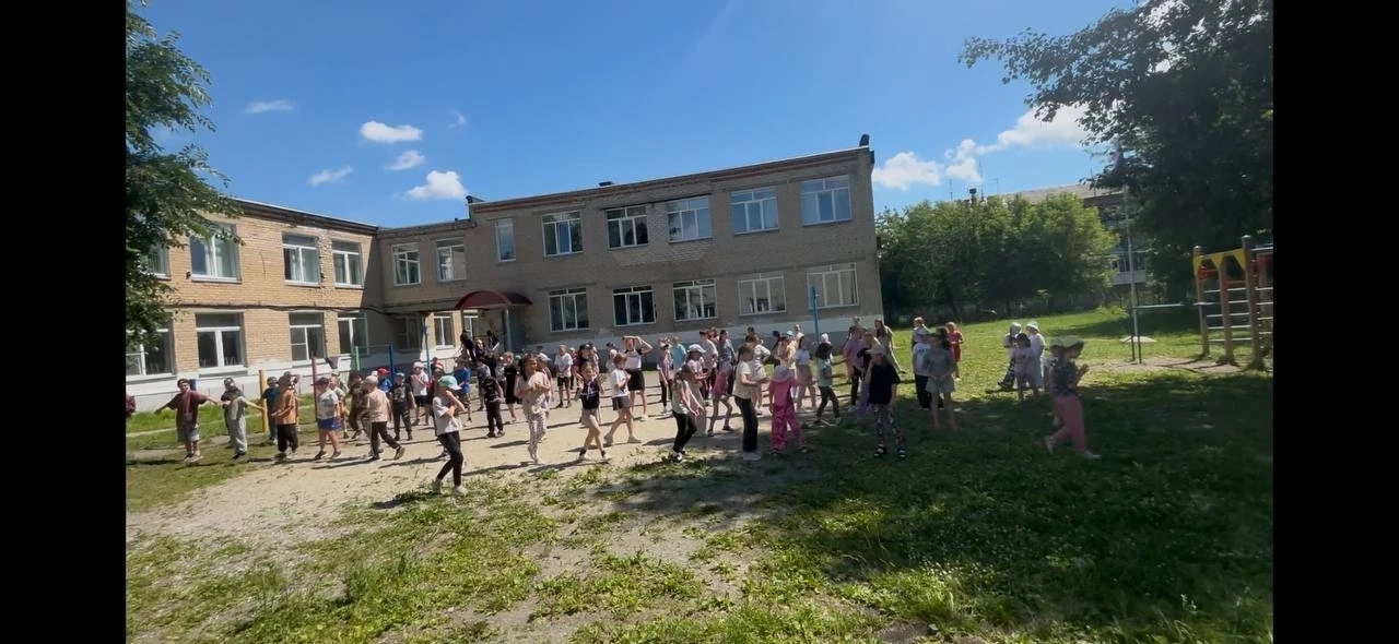«Луч знаний» в нашем лагере: учимся управлять финансами и веселиться! 🎉

В нашем лагере прошёл насы
