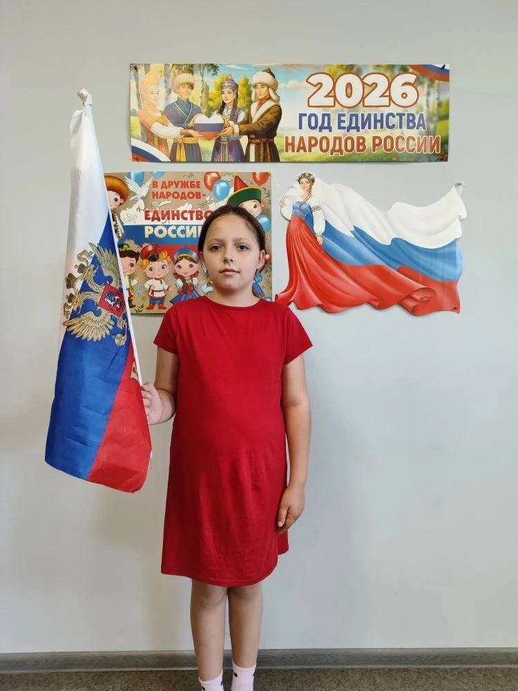 «Флаги России»

 В России - важный государственный праздник, отмечается ежегодно 12 июня. Одной из п