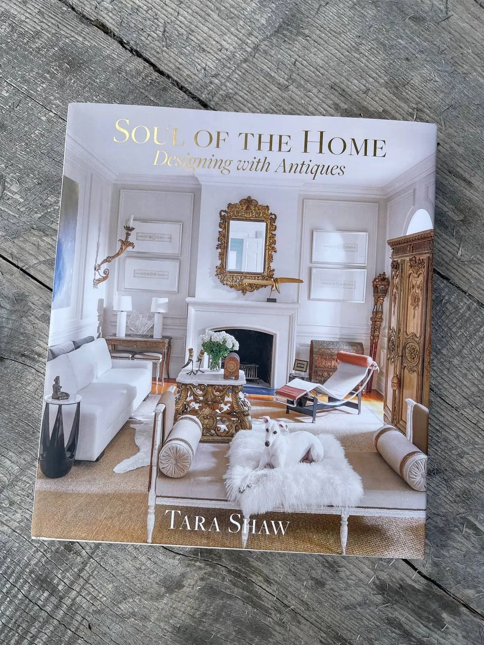 Soul of the Home — книга про стильное декорирование современных домов антиквариатом 🌀