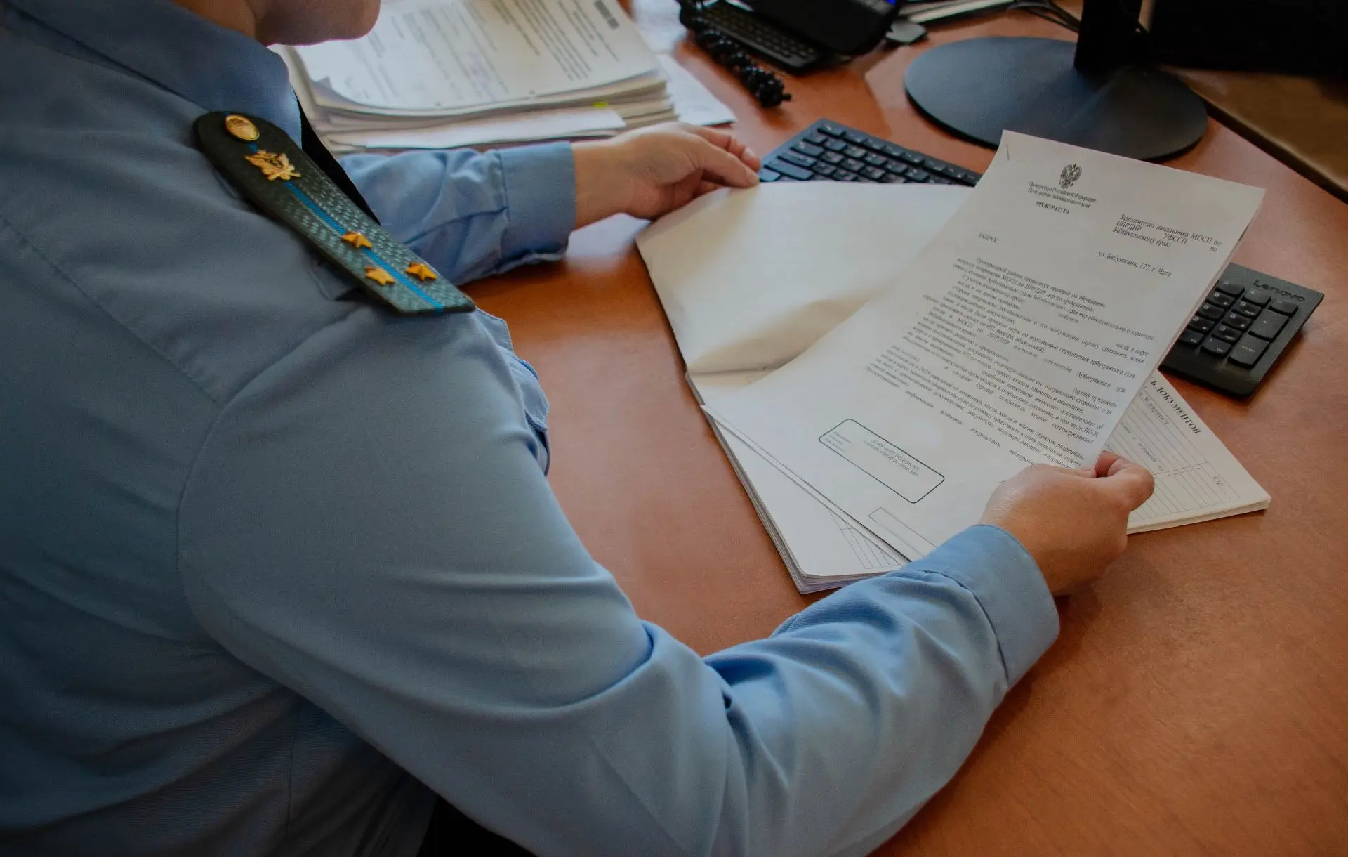 Судебные приставы побудили продавца вернуть 3,5 млн рублей за грузовик с дефектом

Сотрудники Нерчин