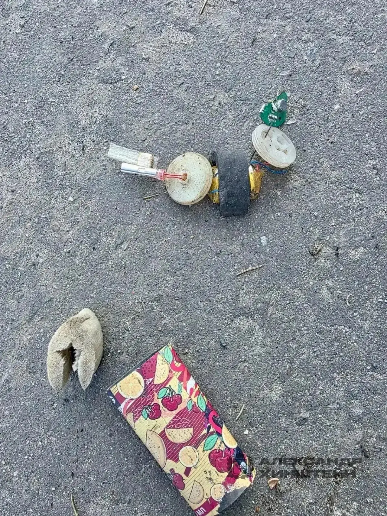 ❗ВСУ используют в курском приграничье мины-ловушки в виде пакетов с соком

О новых подлых уловках пр