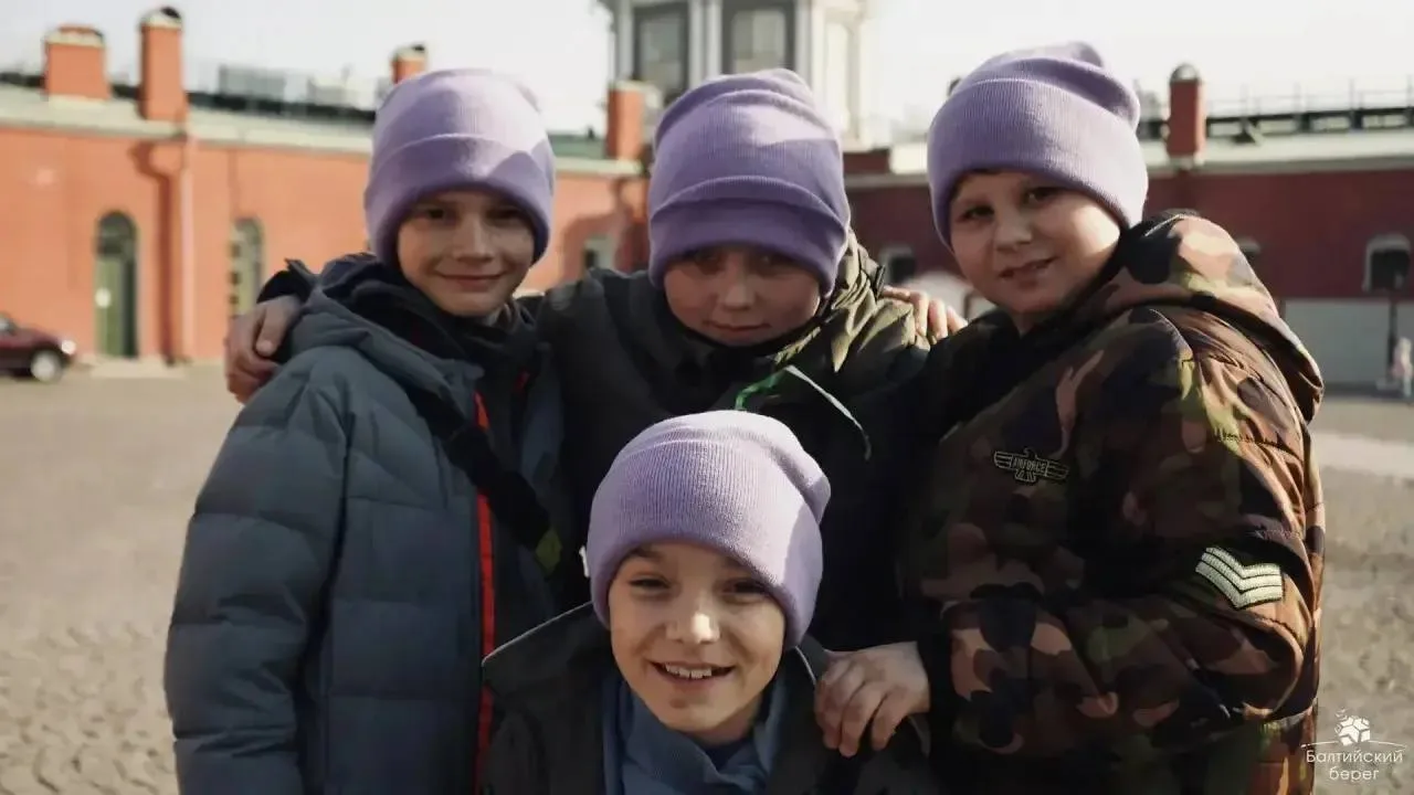 🚍 Школьники из Мариуполя побывали на первой обзорной экскурсии по Санкт-Петербургу
ㅤ
Ребята продолж