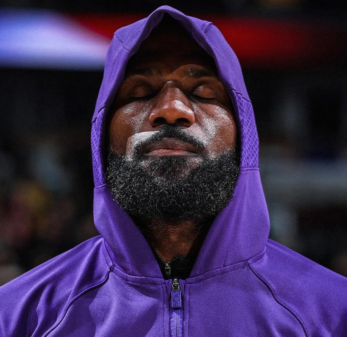 Обозреватель CBS Sports Сэм Куинн считает, что переход 41-летнего Леброна Джеймса в «Са...