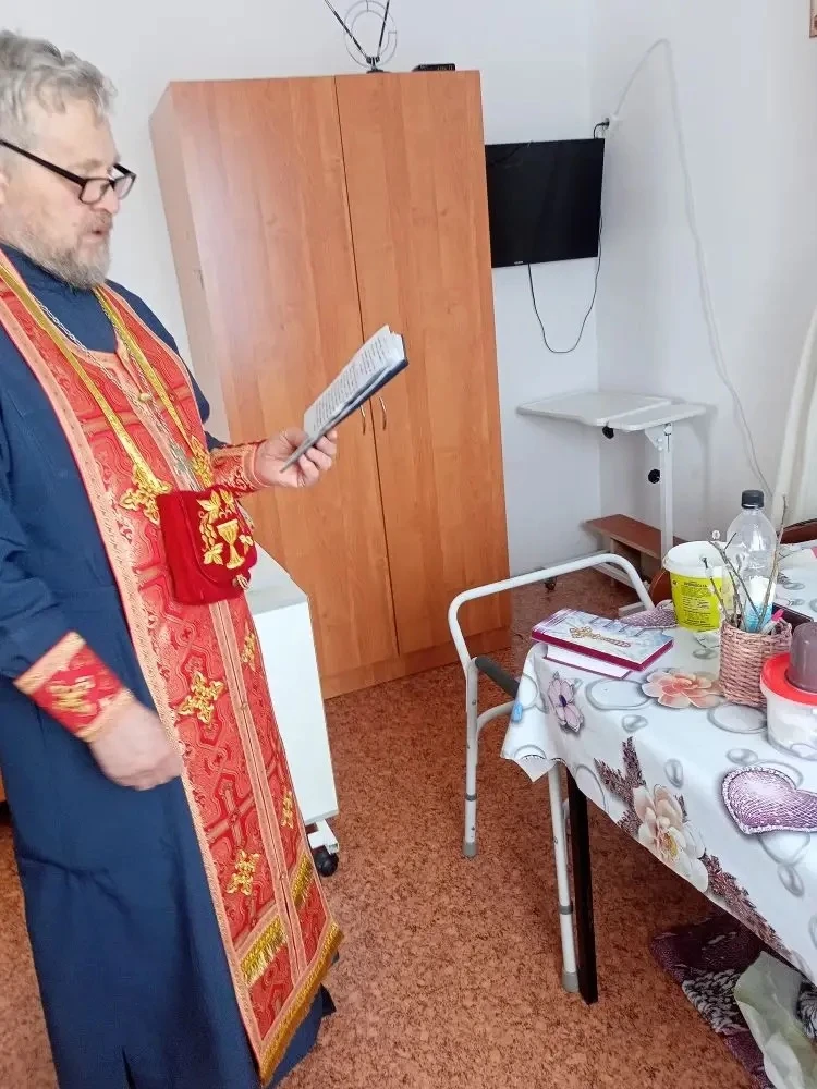 Христос воскресе!   На протяжении многих лет священники Усть-Ордынского Свято-Троицкого храма окормл