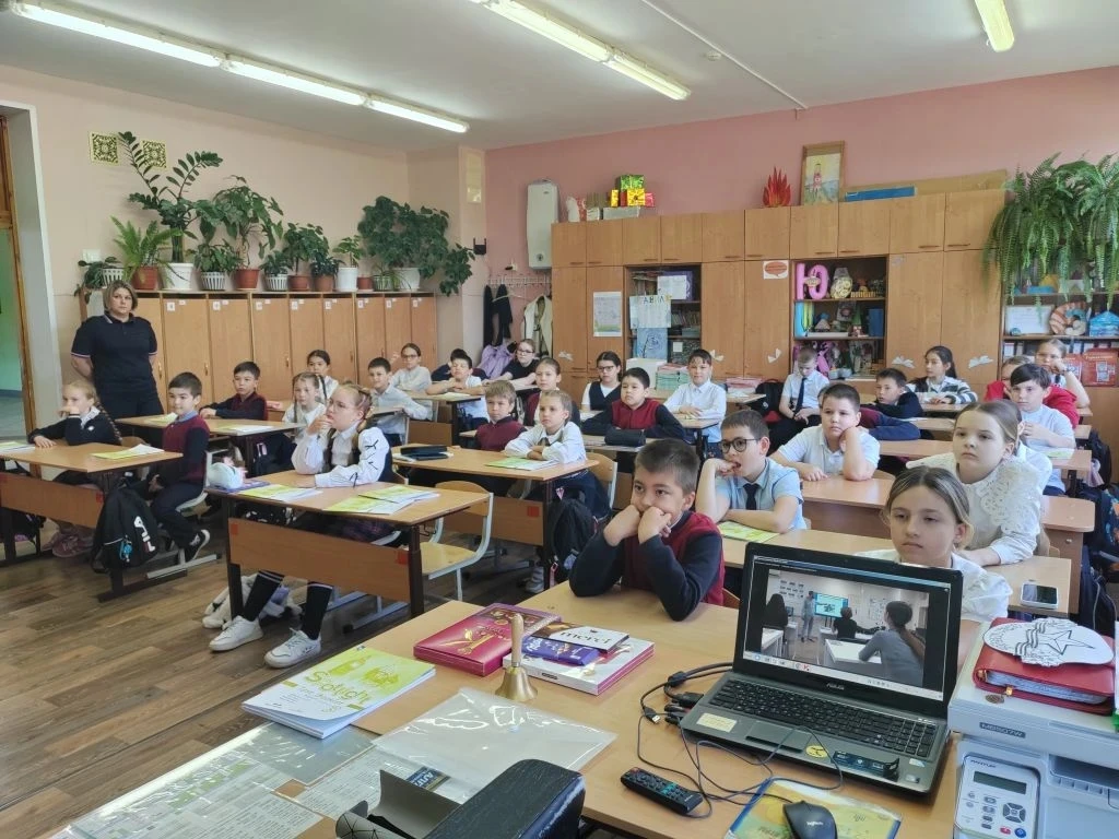 В лицее №155 состоялась встреча третьеклассников с инспектором ГИБДД Абзаловой Эльвирой Файрузовной,