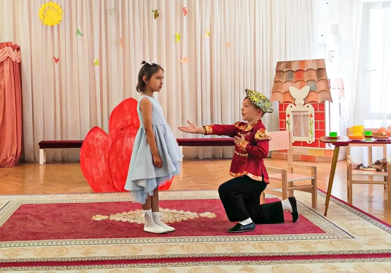 ВОЛШЕБНЫЙ МИР ДЮЙМОВОЧКИ✨

Воспитанники театральной студии «Театральная шкатулка» дошкольного здания