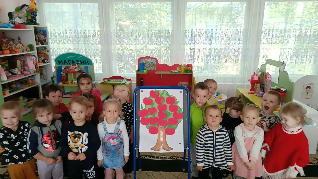 🍏 Сегодня группа «Буратино» наполнилась ароматами спелых яблок! Наши ребята встречали ...