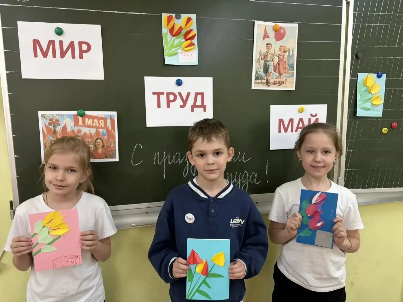 Орлята России организовали мастер-класс к 1 мая 🌷✂️ В преддверии 1 мая Орлята России провели творчес
