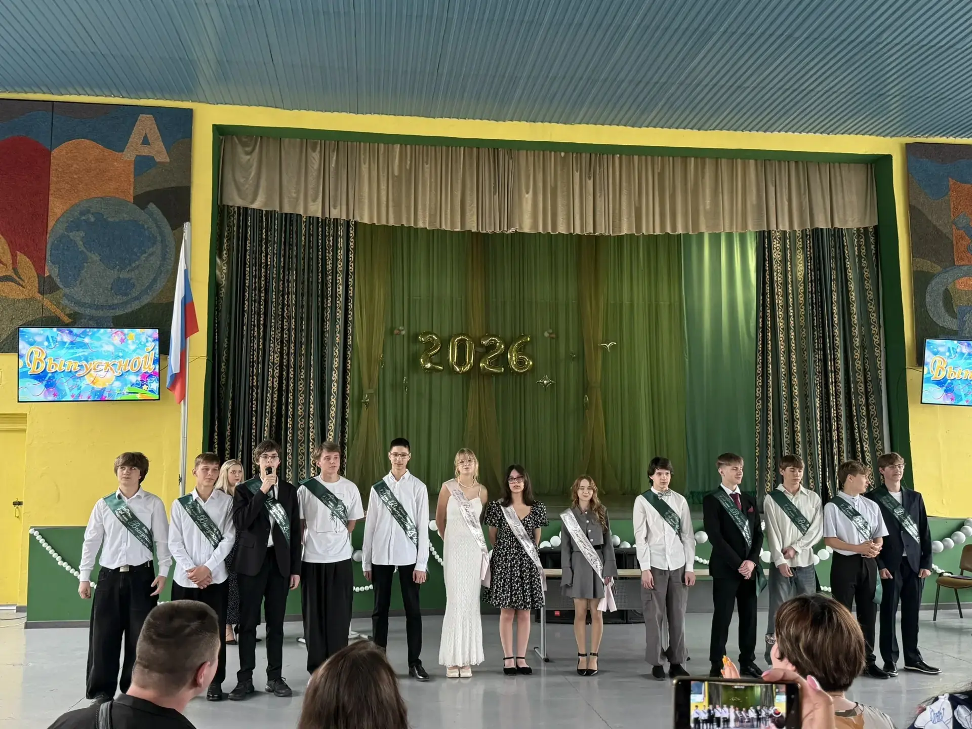 🎉 Выпускной 9-ых классов: прощание с детством и шаг навстречу мечте! 🎉

Девятый класс — это не про