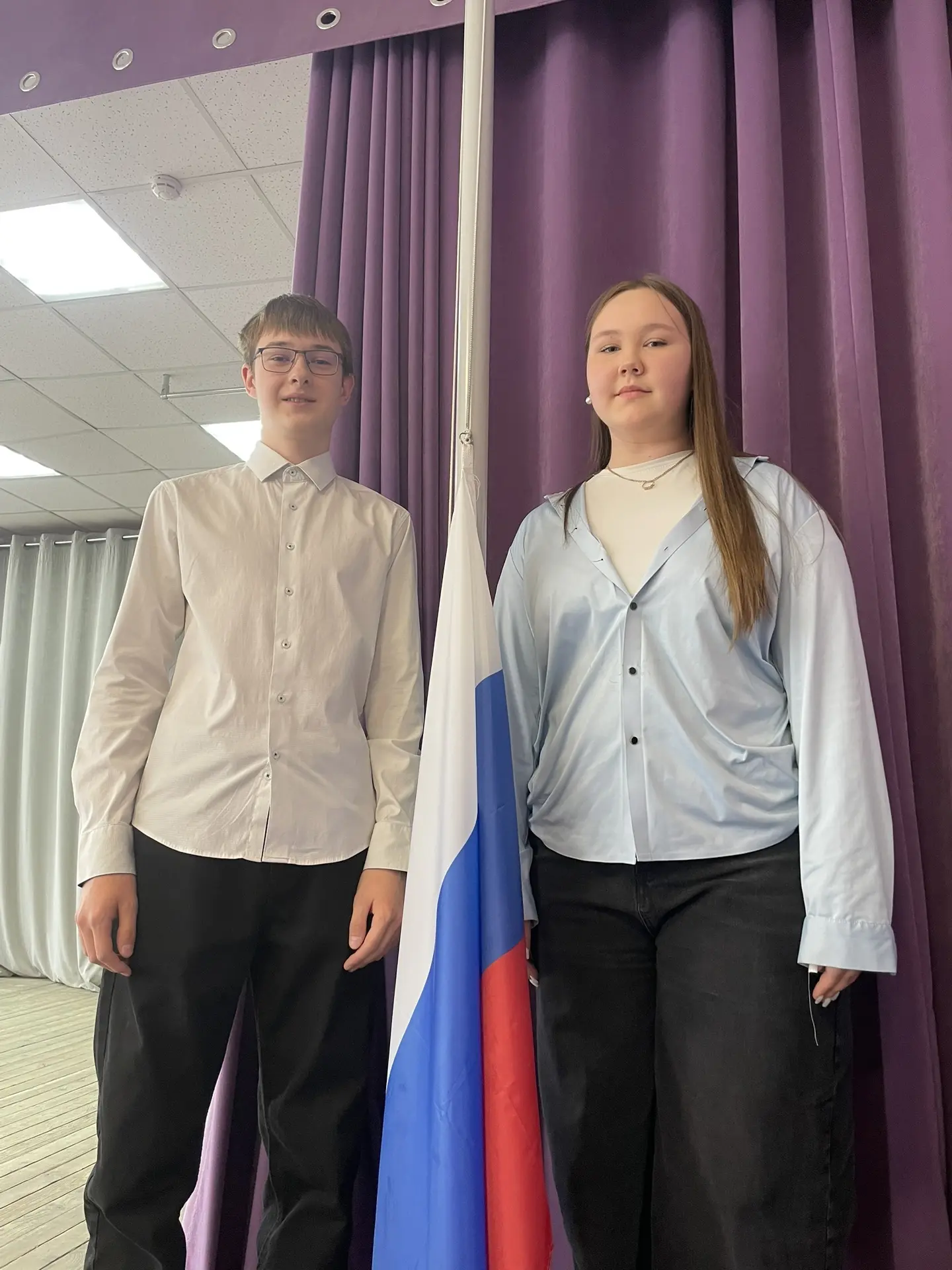 ТОРЖЕСТВЕННАЯ ЦЕРЕМОНИЯ СПУСКА ФЛАГА РФ ⚪🔵🔴    Традиционное завершение учебной недели в Тридцать Сед