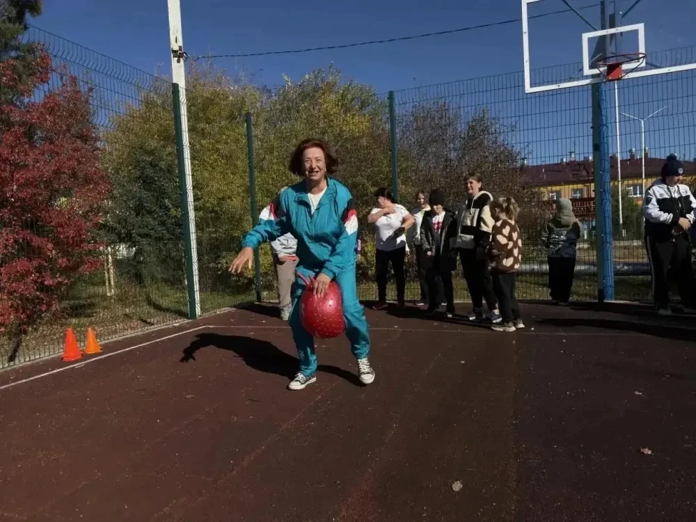 👵Бабушки и внуки вышли на спортивную эстафету