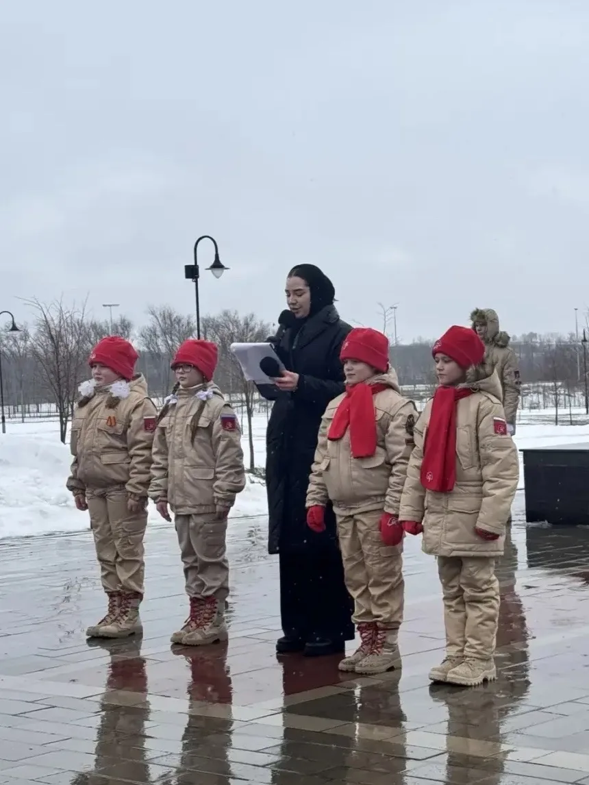 🎗️Никто не забыт, ничто не забыто!  Юнармейцы отряда «Пчёлы» имени Героя СВО С.Ужакина Октябрьской ш