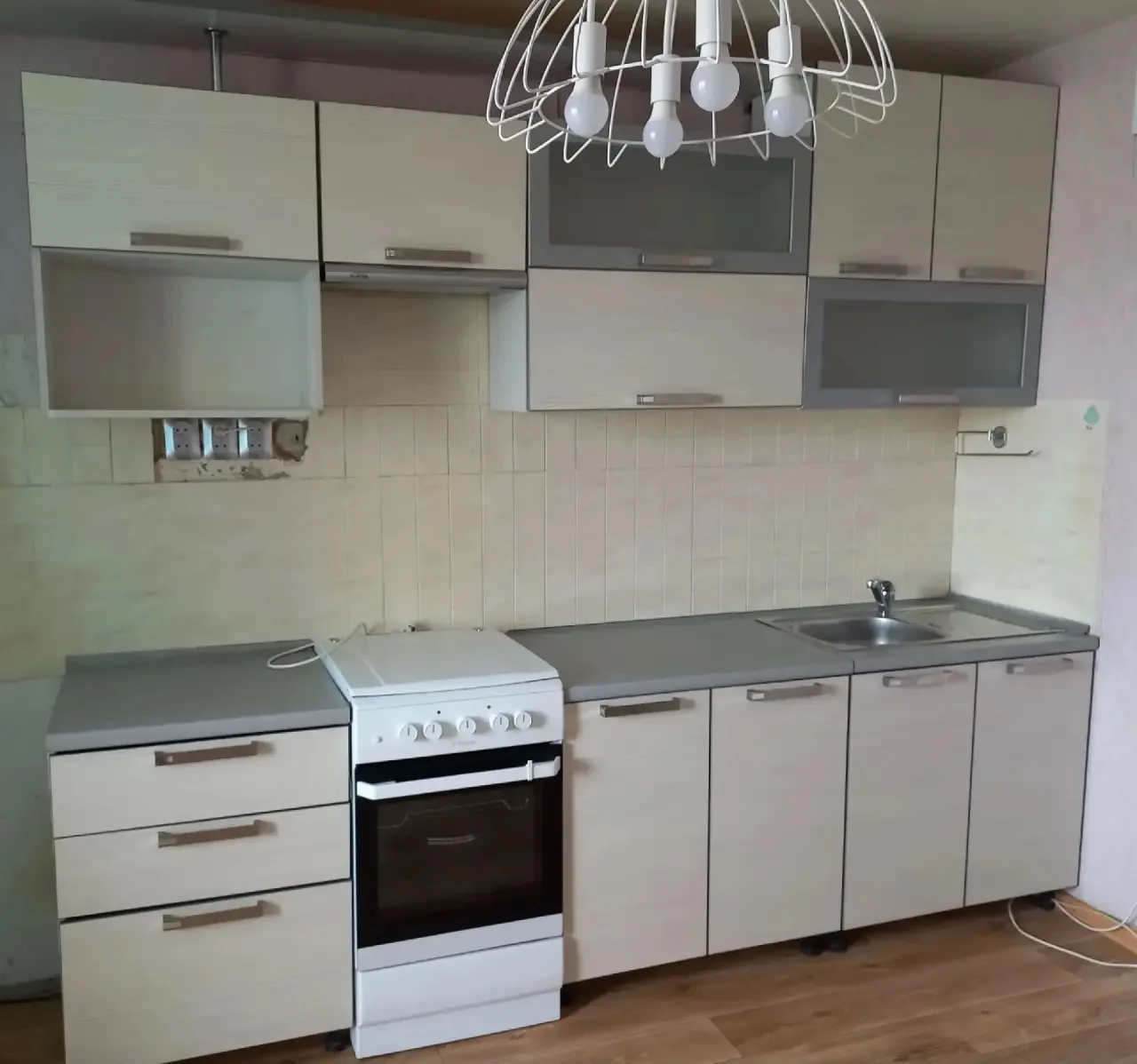 Продам кухонный гарнитур с вытяжкой вместе ,в отличном состоянии, без дефектов, самовыв...