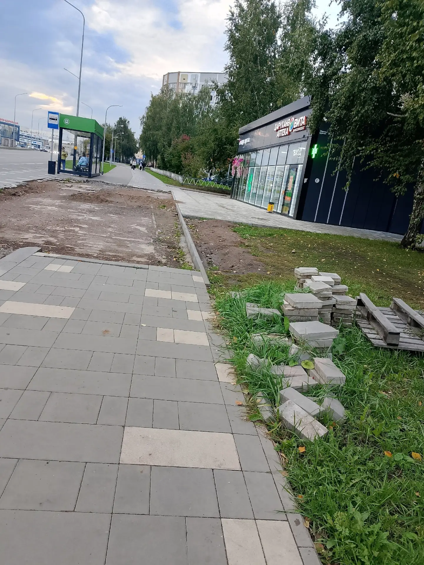 🚏 У остановки «Менделеева» просят восстановить тротуар
