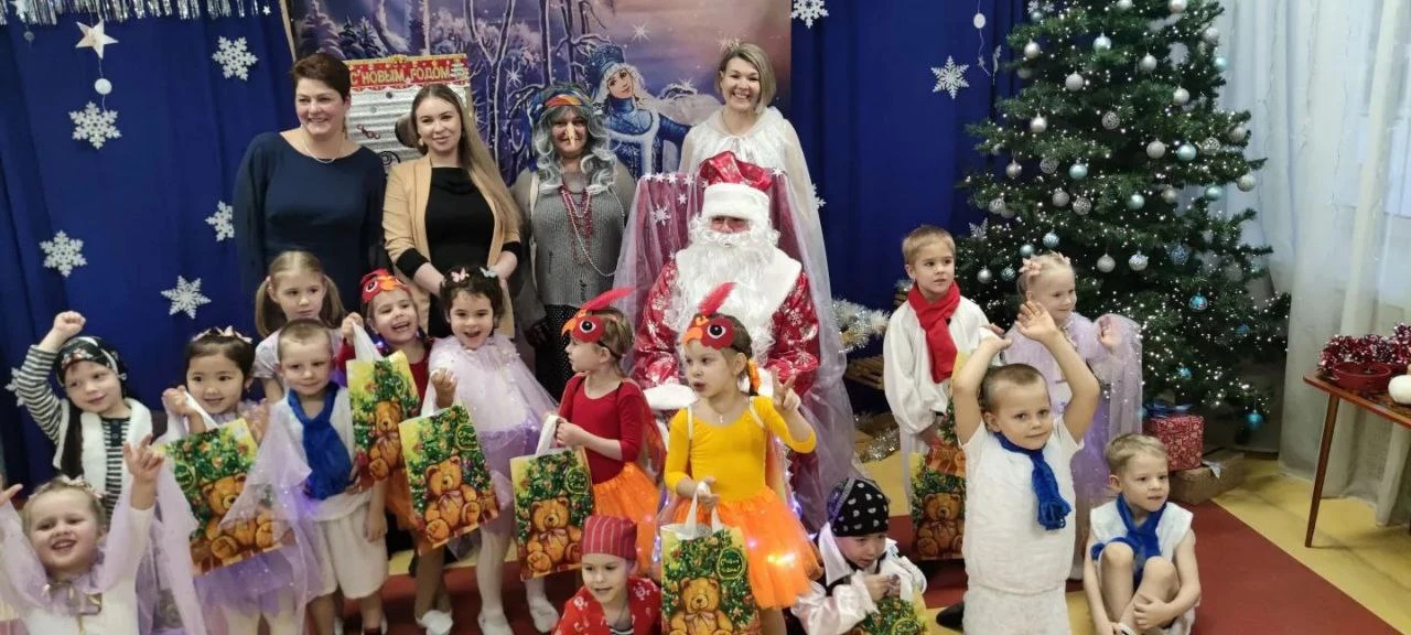 в группе "Пчёлки" состоялся новогодний праздник, который прошёл в атмосфере радости и в...