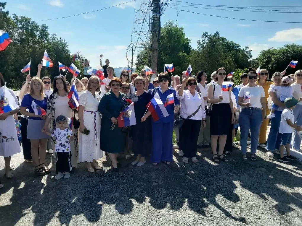 🎉 С Днём России!🎉

Сегодня, в праздничный День России, коллектив МБОУ СОШ № 26 принял участие в то