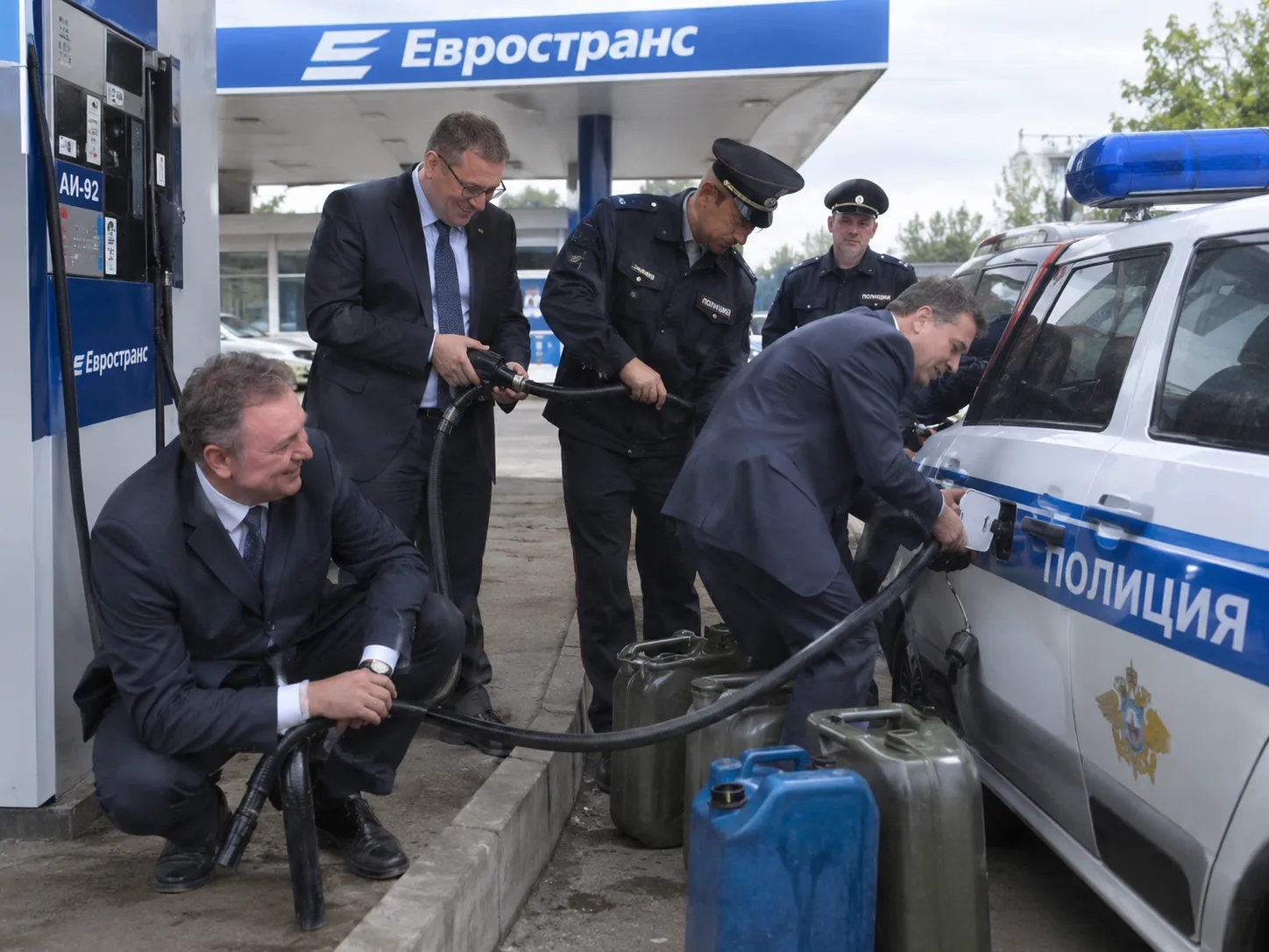 Замначальника главка МВД Подмосковья и топ-менеджеров Евротранса #EUTR задержали по под...