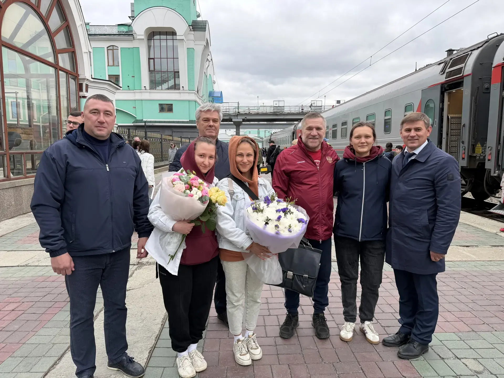 🤝 Наши триумфаторы чемпионата России в спорте глухих уже в Новосибирске.