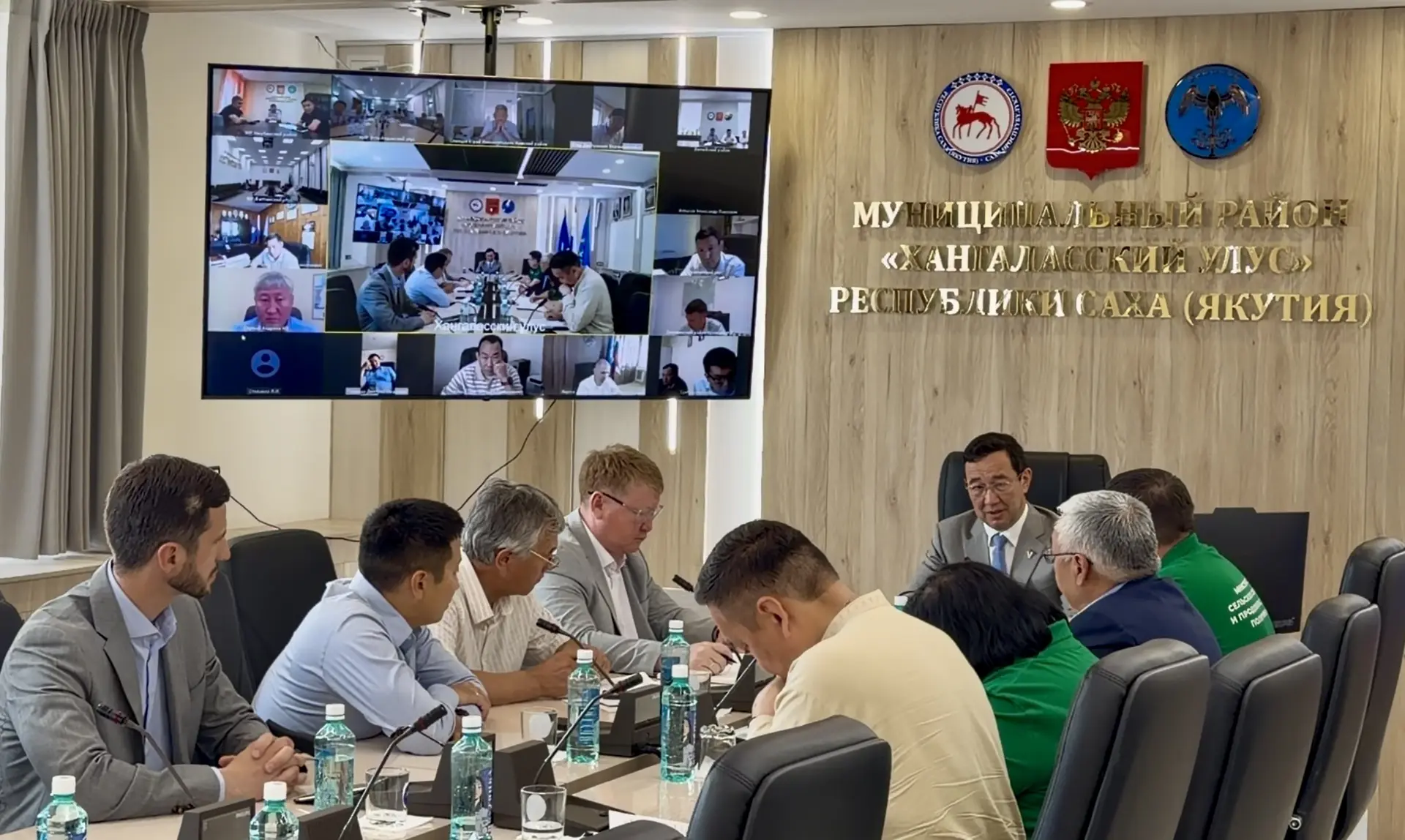 Провёл республиканское совещание по вопросам кормозаготовительной кампании с участием М...