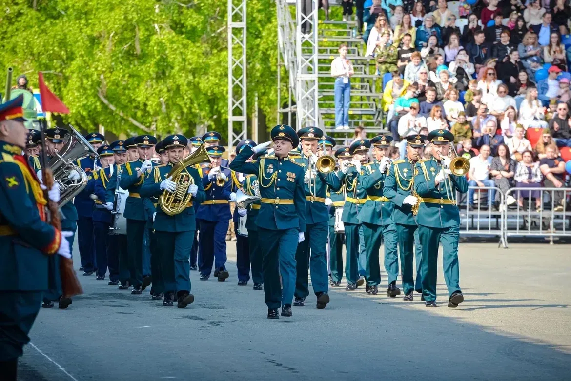 На главной площади Оренбурга прошло торжественное мероприятие в честь 81-й годовщины Победы в Велико