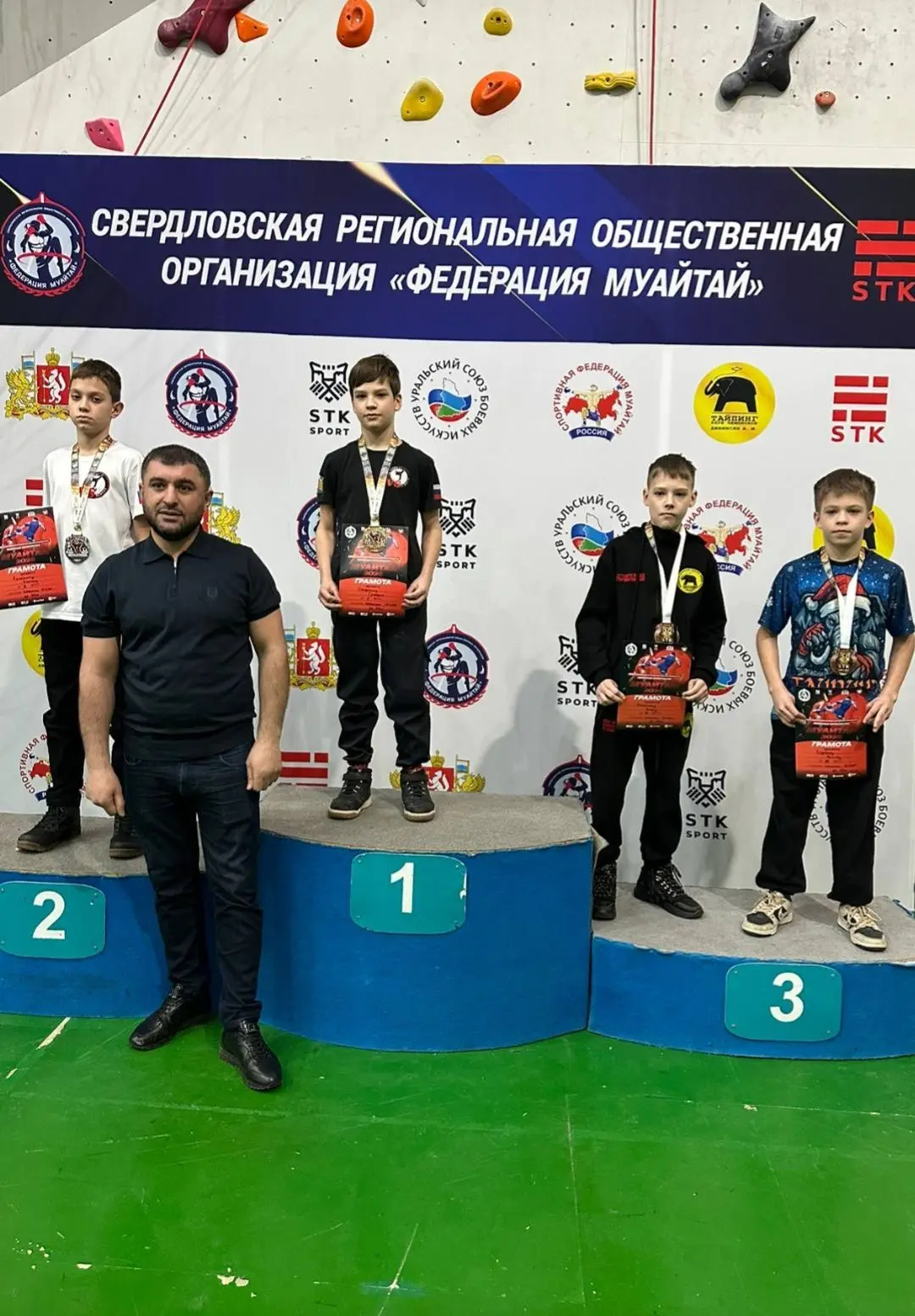 Наш пятиклассник — чемпион областного турнира по Муай-тай! 🥊🏆 Поздравляем Григория Оборкина, ученика