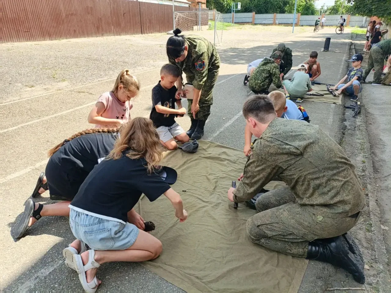 🎖️ К НАМ ПРИЕХАЛИ НАСТОЯЩИЕ ГЕРОИ! 🎖️

Сегодня в нашей школе было необычно — к нам в гости пришли 