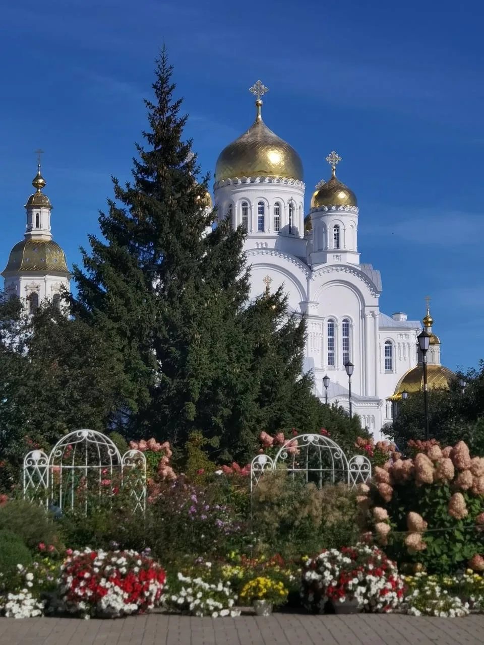 Пс.139:4. Сохрани мя, Господи, из руки грешничи, от человек неправедных изми мя, иже помыслиша запят
