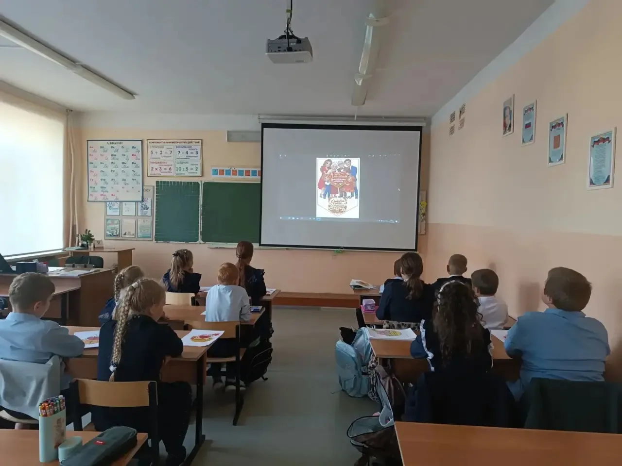 В 3 «А» классе прошёл тёплый и душевный классный час, посвящённый Дню пожилого человека...