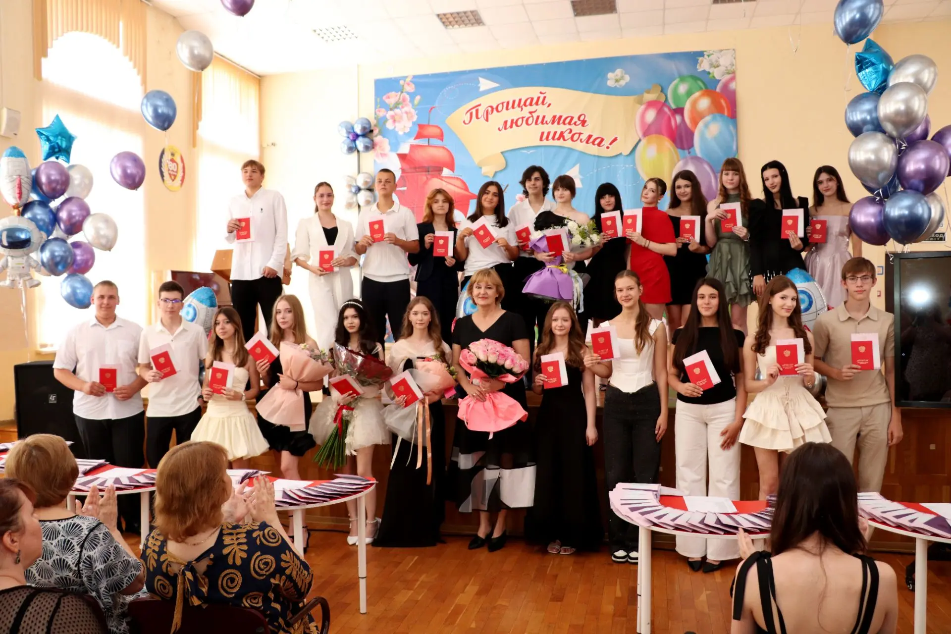 💥 Сегодня, в первый день июля, 
в нашей школе 80 состоялось торжественное вручение аттестатов выпус