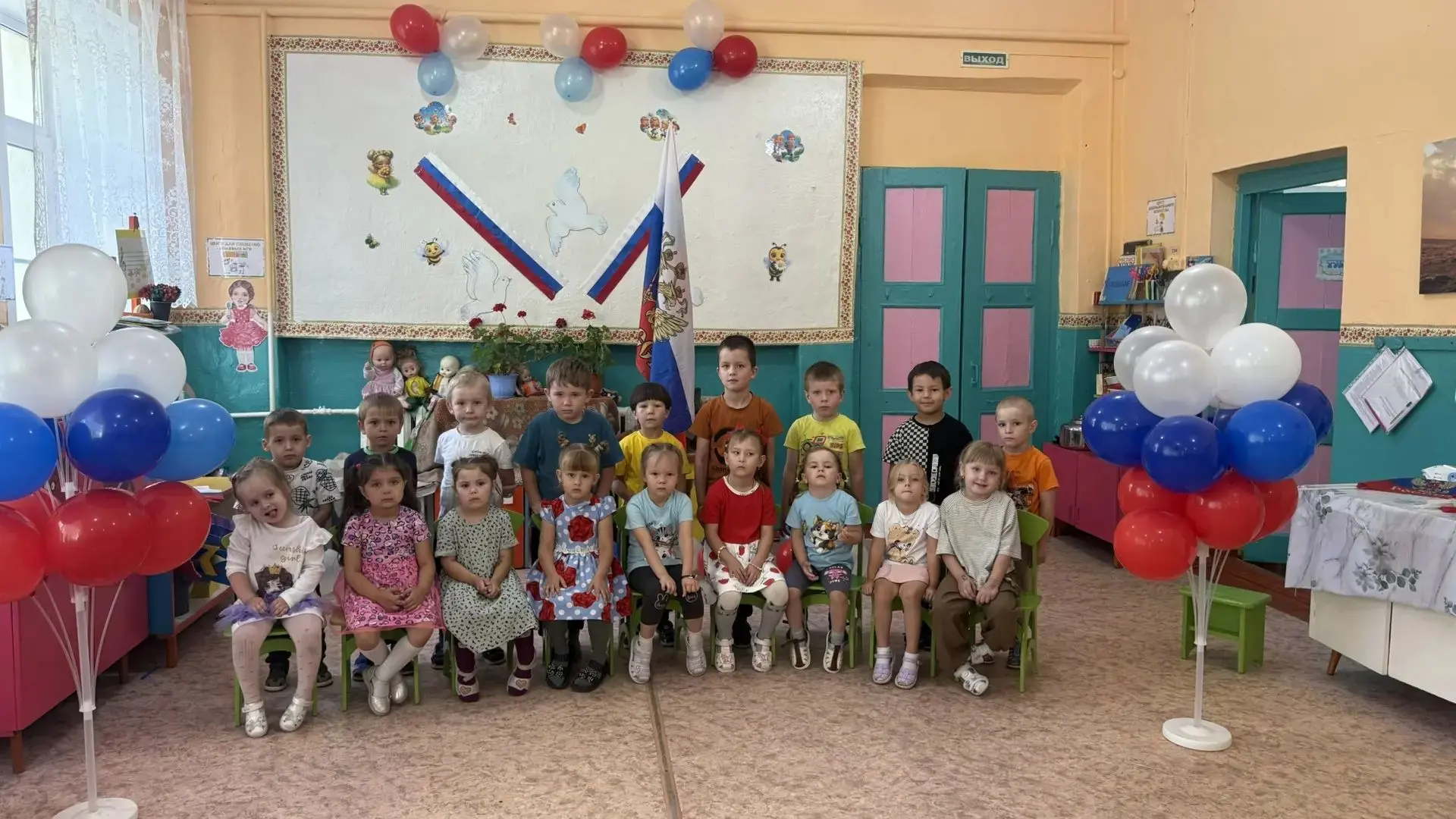 Сегодня в детском саду "Полянка" прошёл праздник, посвященный    Государственному Росси...