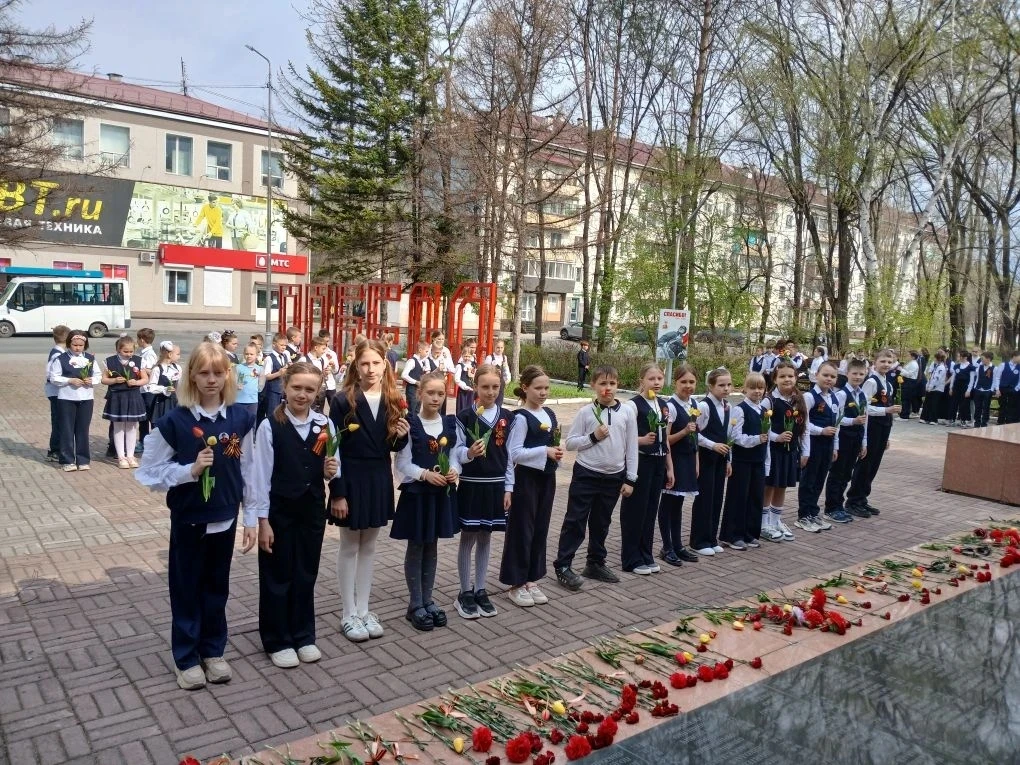 #ВозложениеЦветов #ИнтеллектПомнит #ДеньПобеды #СпасибоЗаПобеду #НавигаторыДетства #Росдетцентр #Дви