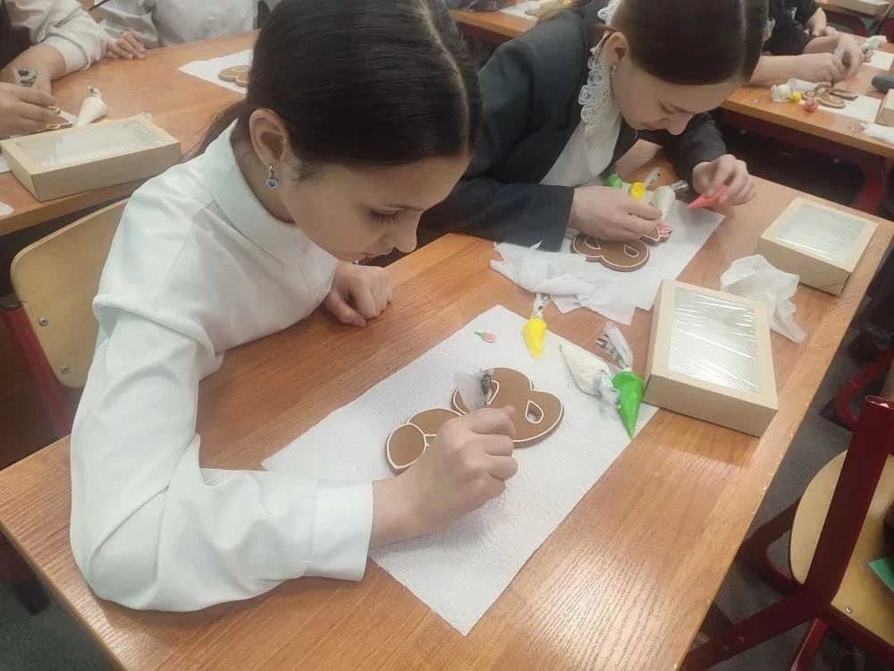 🥨🍩Пряник к 8 Марта В рамках акции "Вам, любимые" в нашем лицее состоялся необычный сладкий мастер-кл