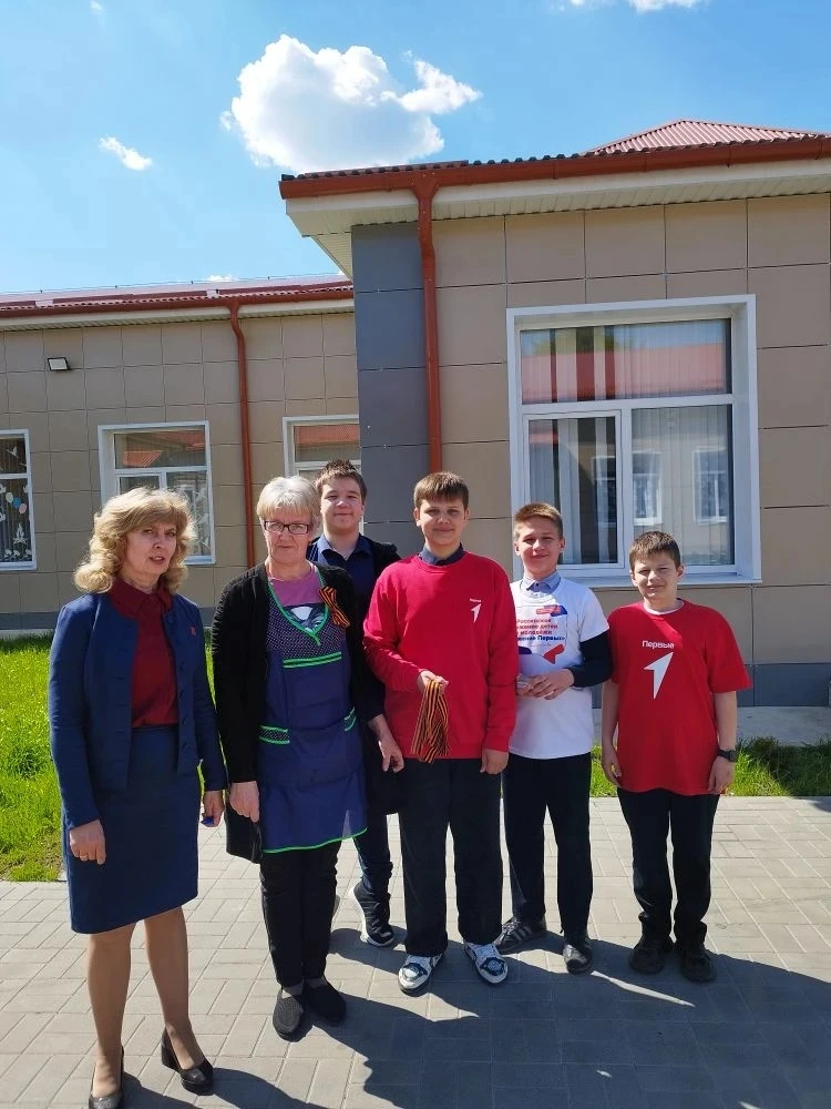В преддверии Дня Великой Победы участники Движения Первых,под руководством советника ди...