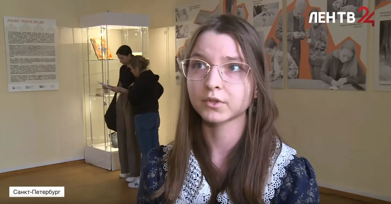 В выставочном зале "Смольный" работает выставка предметов, отреставрированных студентам...