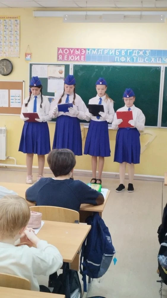 В рамках социального раунда "Один щелчок спасает жизнь" отряд ЮИД "Автостоп" МАОУ гимназия №13 (руко