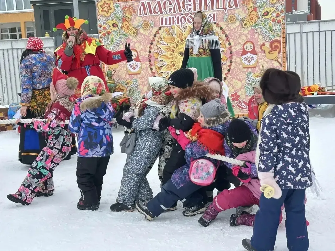 🌞 Вчера в 4 корпусе прошли яркие и весёлые масленичные гуляния!  Согласно народной традиции, мы праз