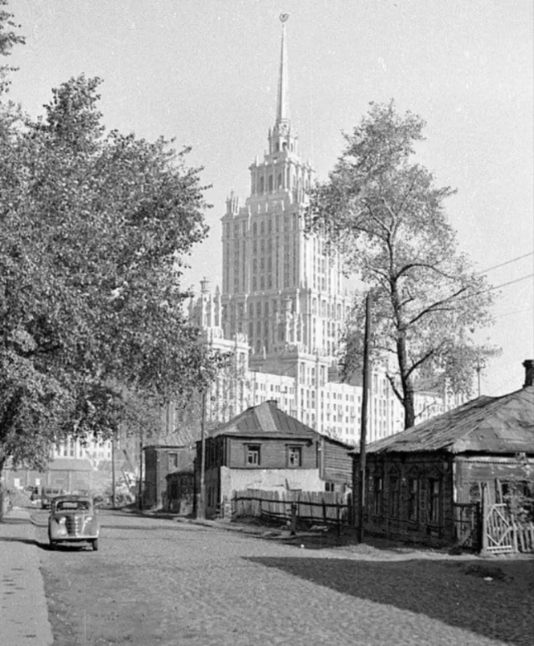 Старые фото Москвы - название канала говорит само за себя.