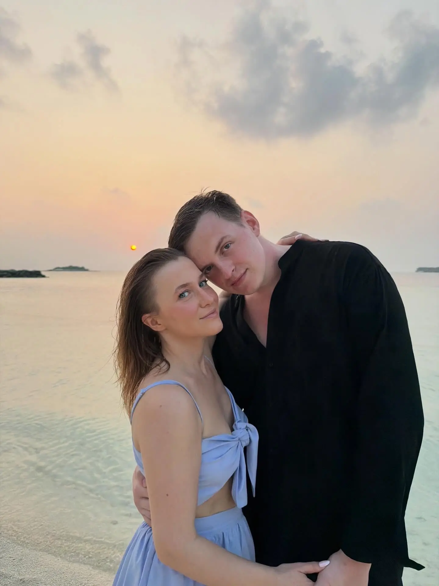 Даже если весь мир сойдет с ума, у меня есть ты, у тебя есть я ❤️