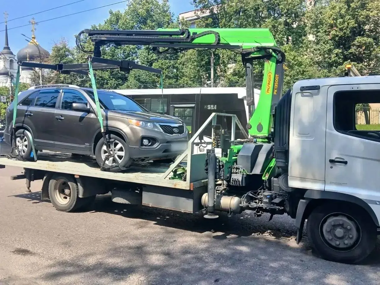 В Воронеже автомобиль водителя с 488 неоплаченными штрафами на сумму более 1 млн рублей арестовали

