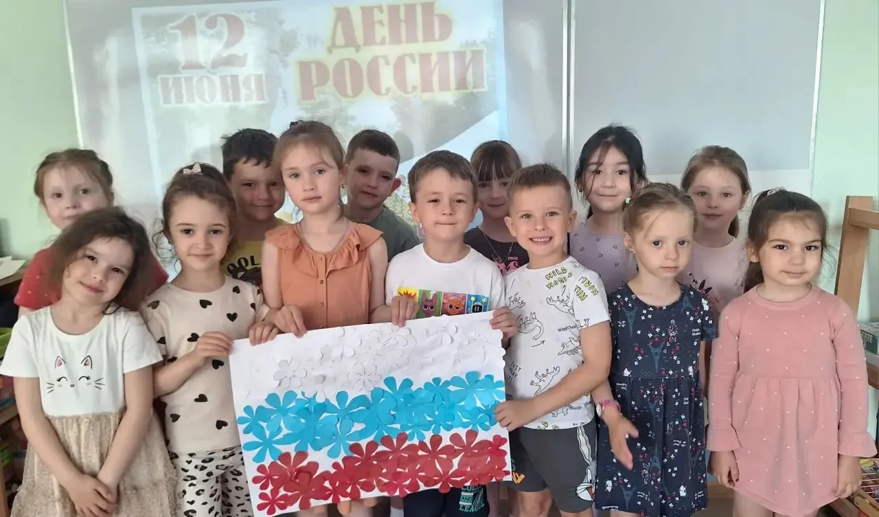 Ребята  с радостью готовились ко Дню России: рисовали, учили песни и с гордостью рассказывали, какая
