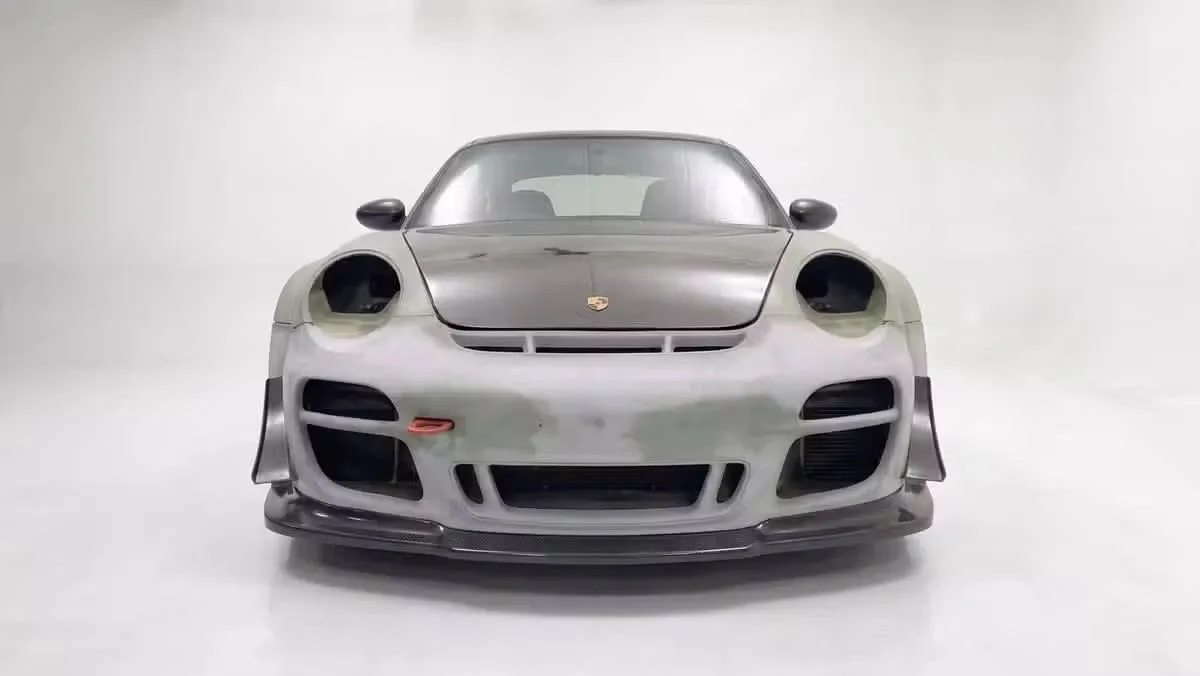 Porsche 911 лишили фирменного оппозитника и поставили вместо него американский V8 от Ch...