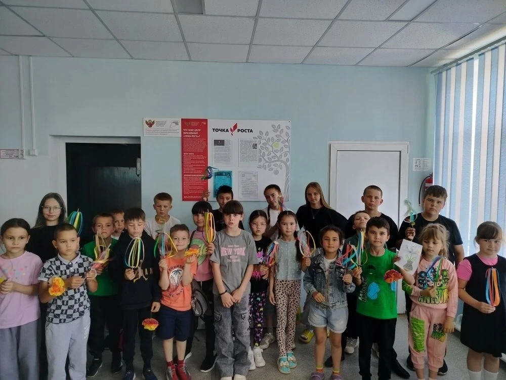 1 июня ребята из лагеря дневного пребывания "Алый парус" на  базе Точки Роста естественно-научного п