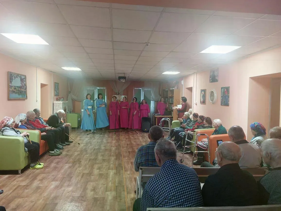 Сотрудники Волчихинской модельной библиотеки и творческий коллектив Правдинского Дома культуры подго