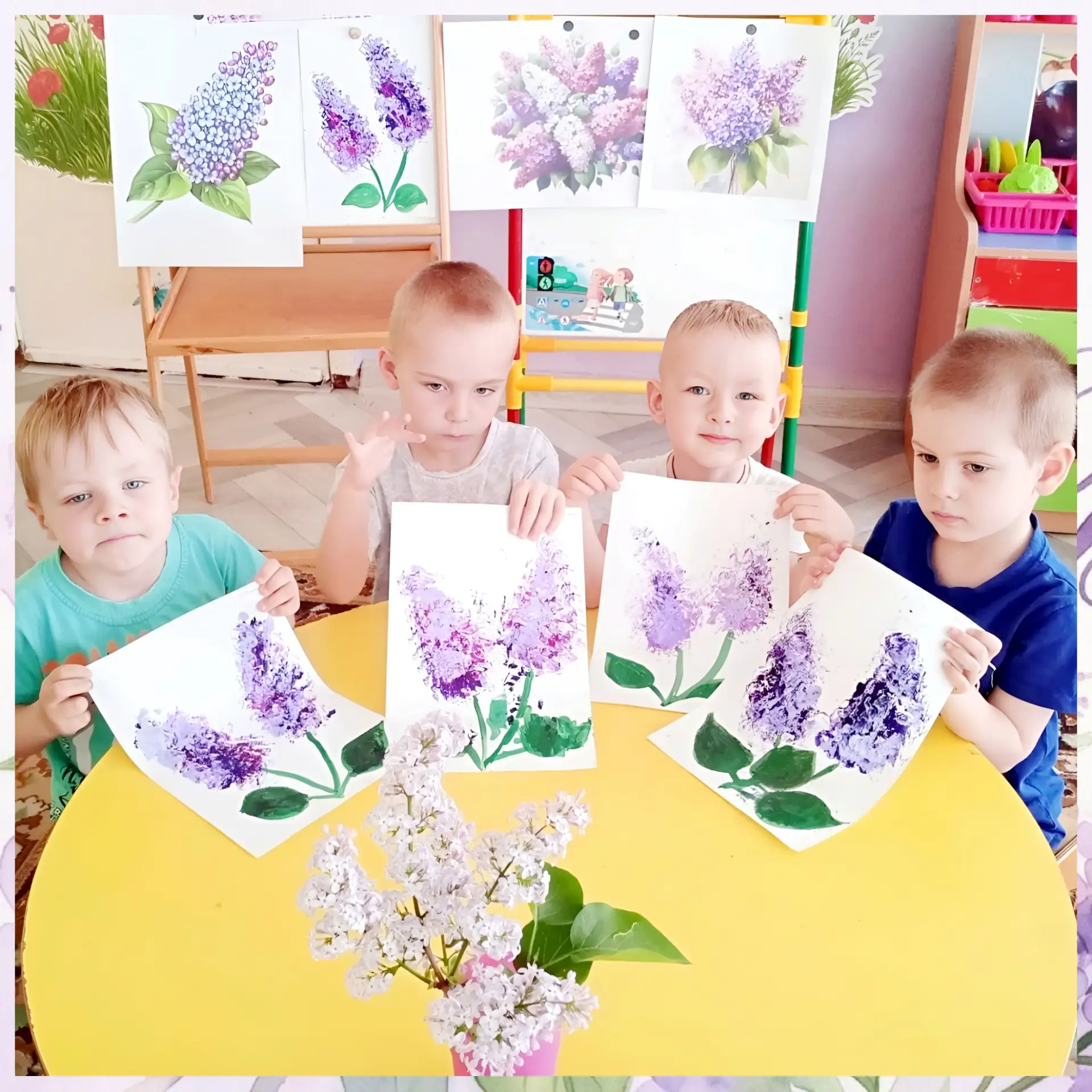 💜Сирень расцвела не только на улице, но и в  рисунках наших малышей.